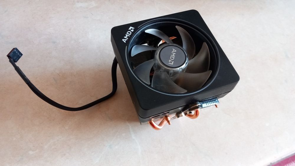 Cooler procesor AMD Wraith Prism RGB