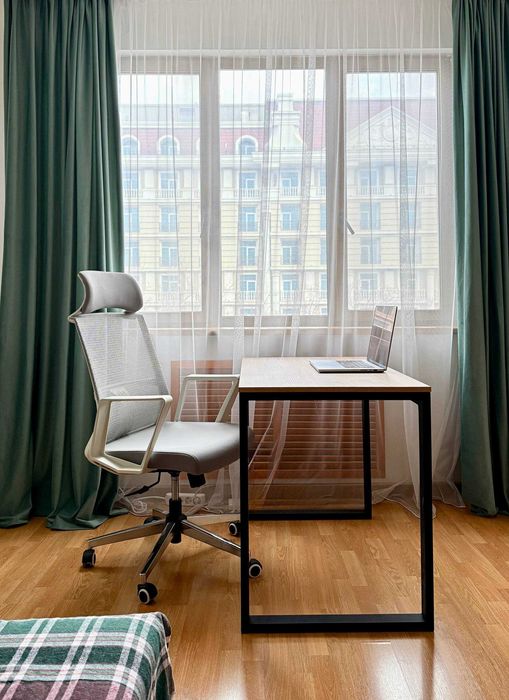 Кресло офисное бело-серое