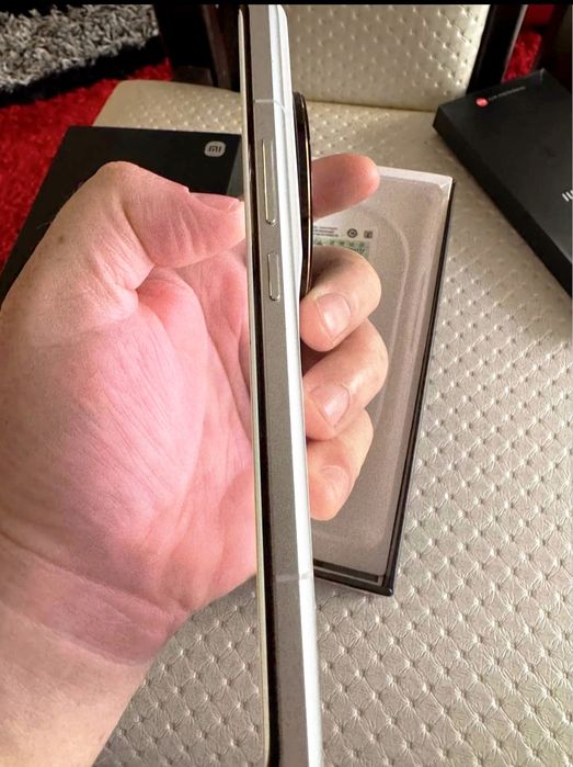 Vând Xiaomi 13 Ultra in stare foarte buna