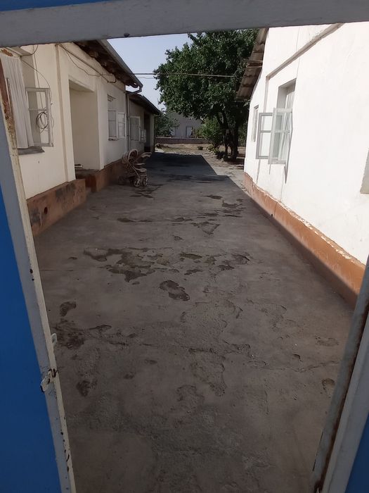 Uy sotiladi  12sotik Bektemir tumani furqat ko'cha15 YO'LNI yuzi