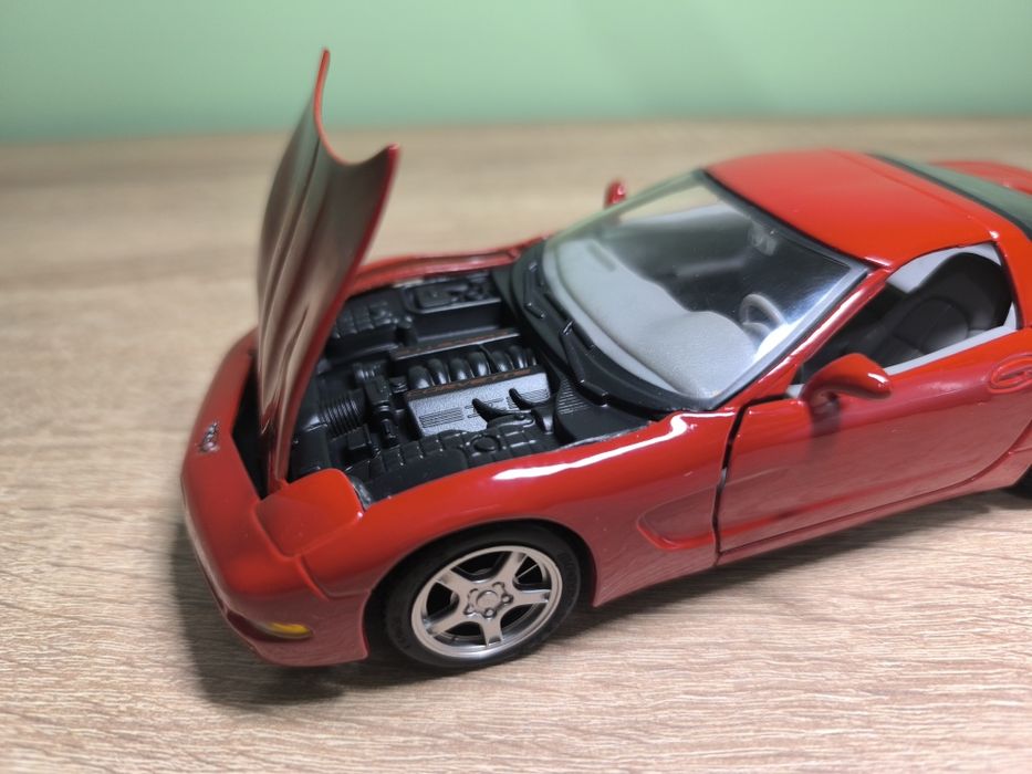 Метални коли в мащаб 1:24