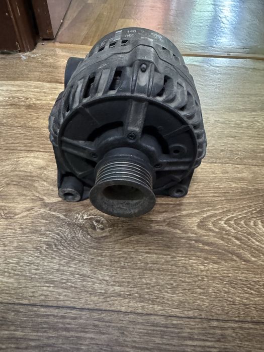 Генератор БМВ 140А Bosch оригинал