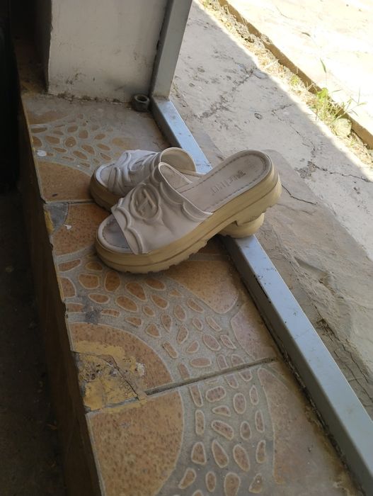 Шле́пки шлёпки шлёпки