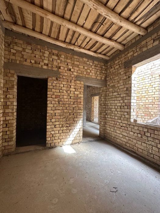 Учкахрамон постдан 8 км кирганда Мустакиллик махаллада 2,5 сотих короб