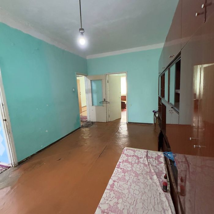 Продам чиланзар 21.  Трёх комнатная