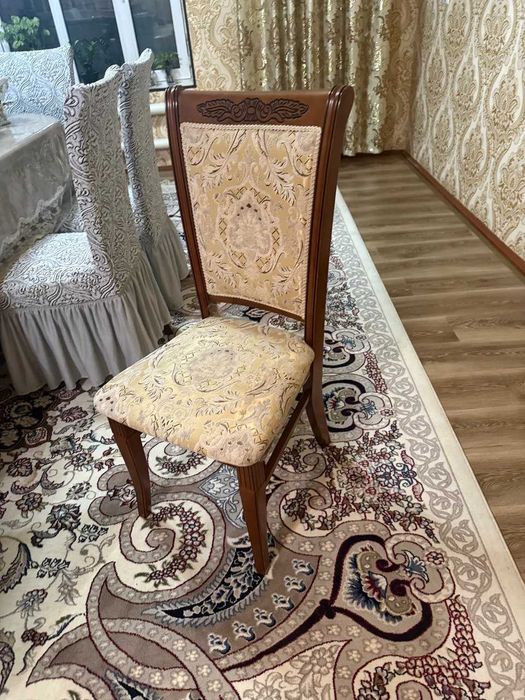 посуда 8 tasi chaqisi 2 ta konfet 2 ta mevasi