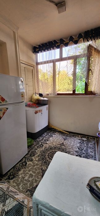 Срочно апродается 3 ком.  Квар..1 этаж .ул.Беруний. Кафе Фреско