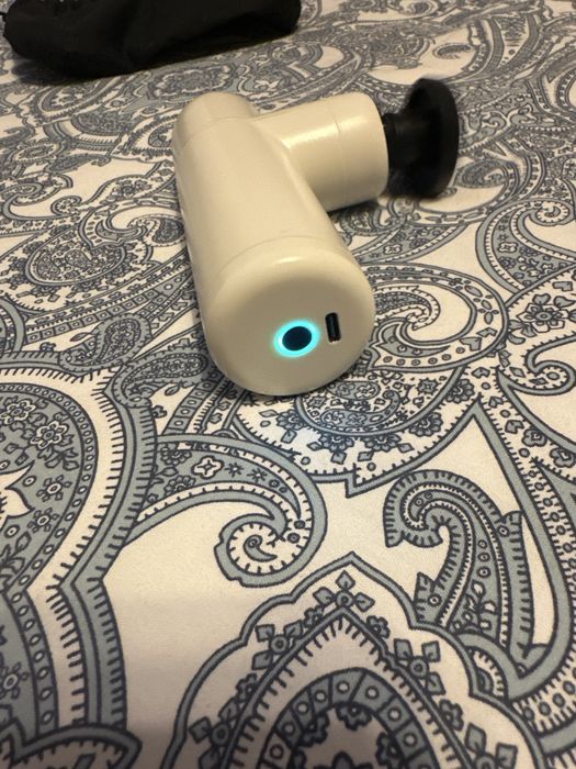 Aparat de masaj nou-nout