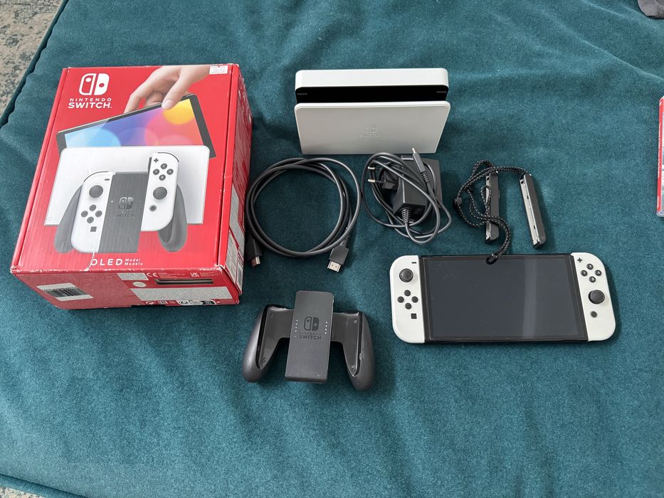 nintendo switch oled + 4 игры
