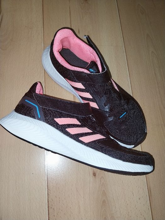 Маратонки Adidas н.38, 23.5 см