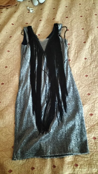 Vând rochie elegantă cu franjuri