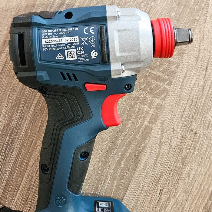 Нов безчетков акумулаторен ударен гайковерт BOSCH GDX 18V-285 , 2 x 5.0Ah батерии и зарядно