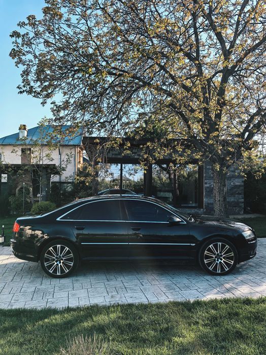 Audi A8 quattro
