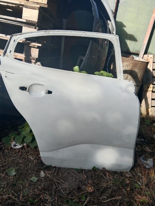 Vând 2 uși partea dreaptă – Dacia Logan 2023