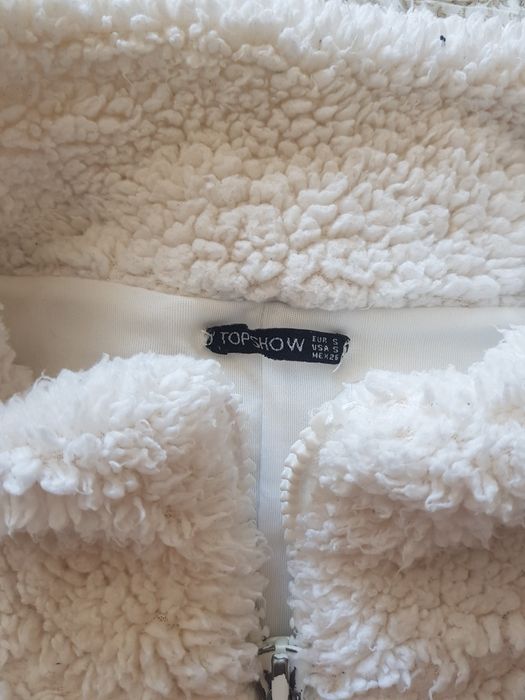 Модерно късо якенце с подплата.