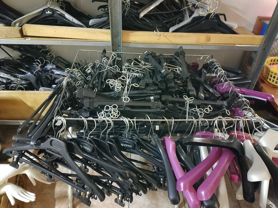 Set 1900 Umerașe Haine. Diverse Modele .Nu trimit in tara