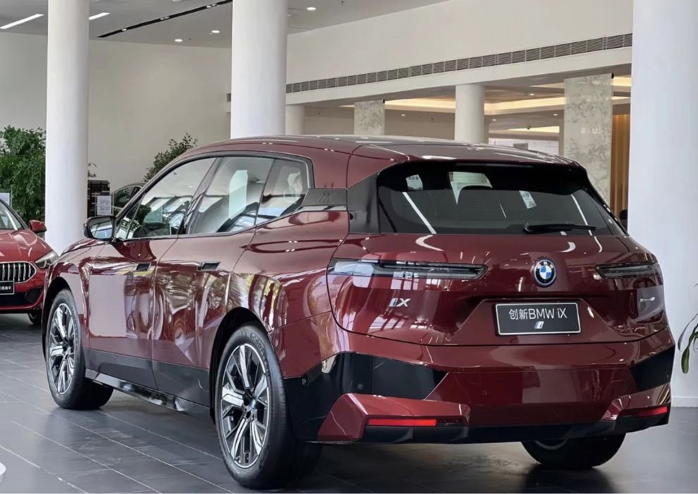 BMW iX xDrive 40 ( BMW iX40)   2024 в Top Version на заказ