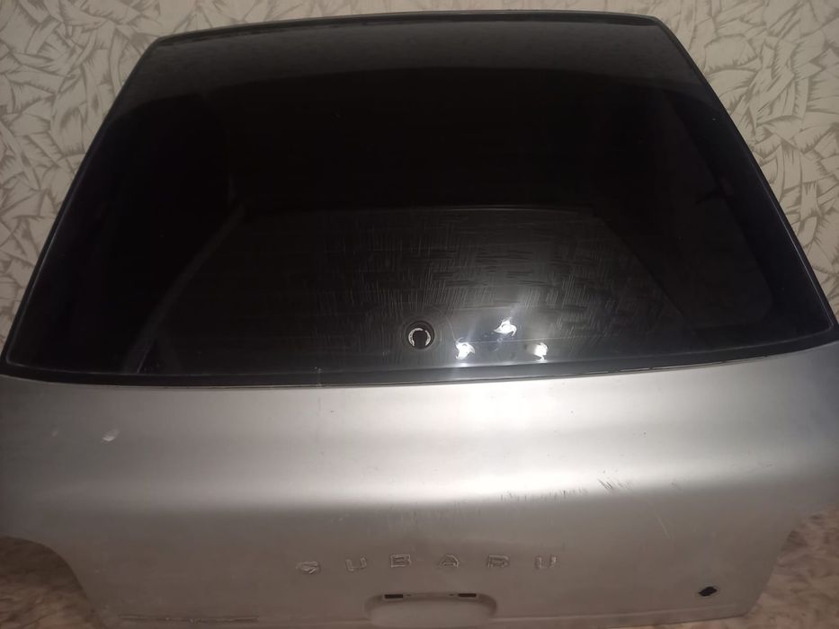 Задняя дверь субару импреза