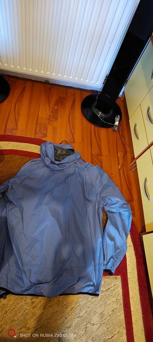 Vând Geaca vaude impermeabila L