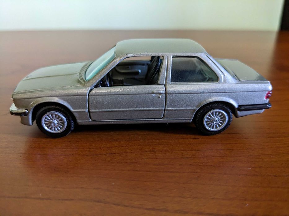 Модели авто BMW в масштабе 1:43