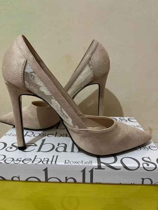 Продаются туфли бежево-розового цвета