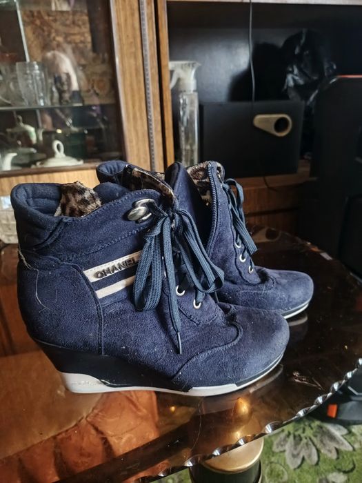 Продаю сапожки осень весна