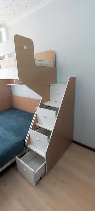 Продам двухъярусную кровать