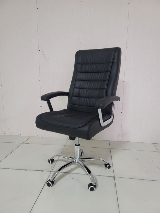 Ofis va oyin  zonalari uchun kreslolar hohlagancha miqdorda.  Кресла