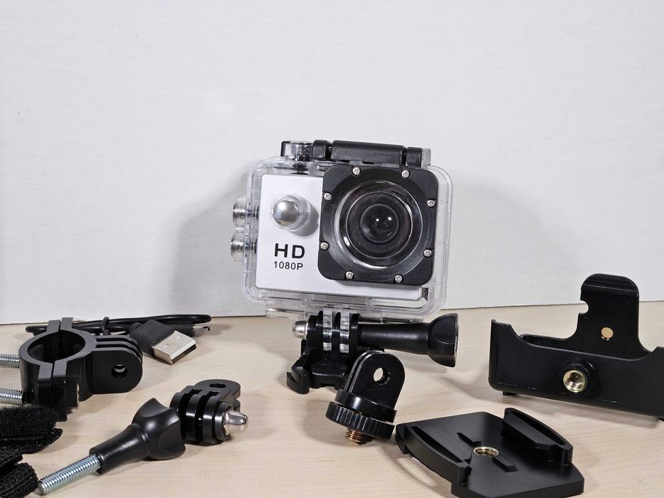 Спортна екшън камера Full HD 1080p – водоустойчива + аксесоари