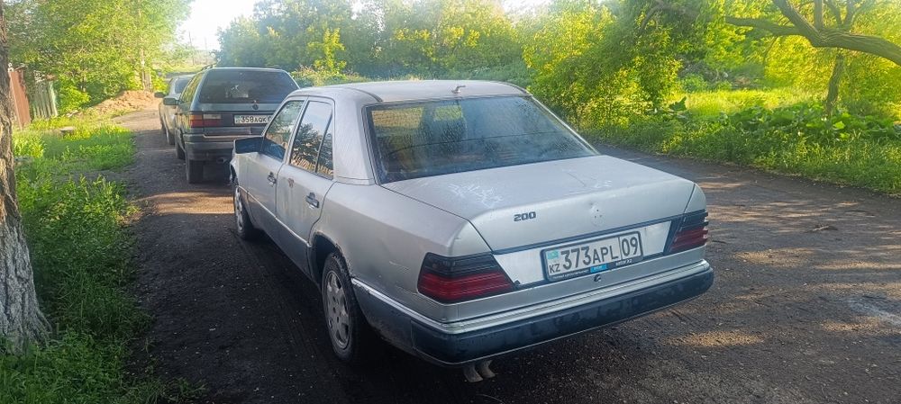 Мерседес Бенс Е200