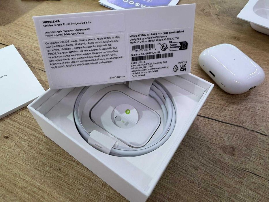 Apple AirPods Pro 2 (gen a 2-a) stare foarte bună, complete în cutie.