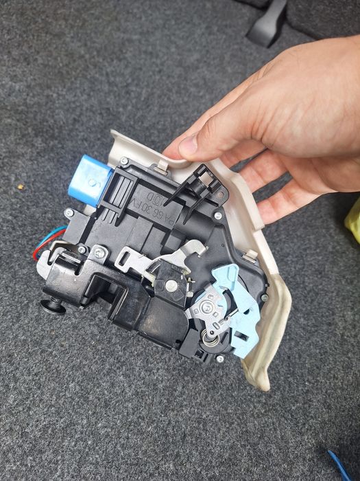 Брава Vw Golf 5 (дясна пасажерска]