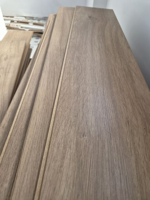 Vand pachet laminat 39 mp, 12mm grosime, 2003x245mm