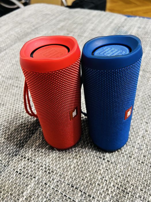 Vând boxe JBL Flip 4/ Charge 3