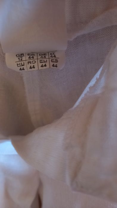 Vand pantaloni albi de vara, dama,din in+ vascoza,stare perfecta,nr 44