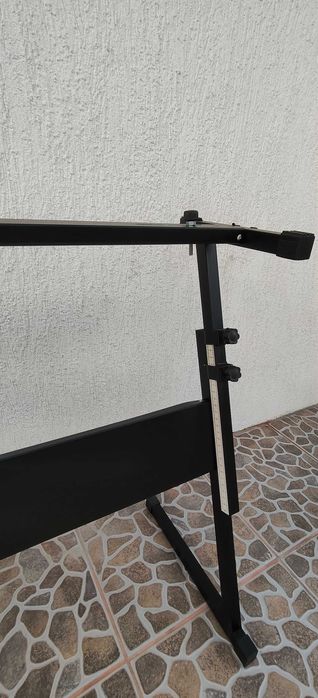 Stativ din metal pentru orgă in formă de Z