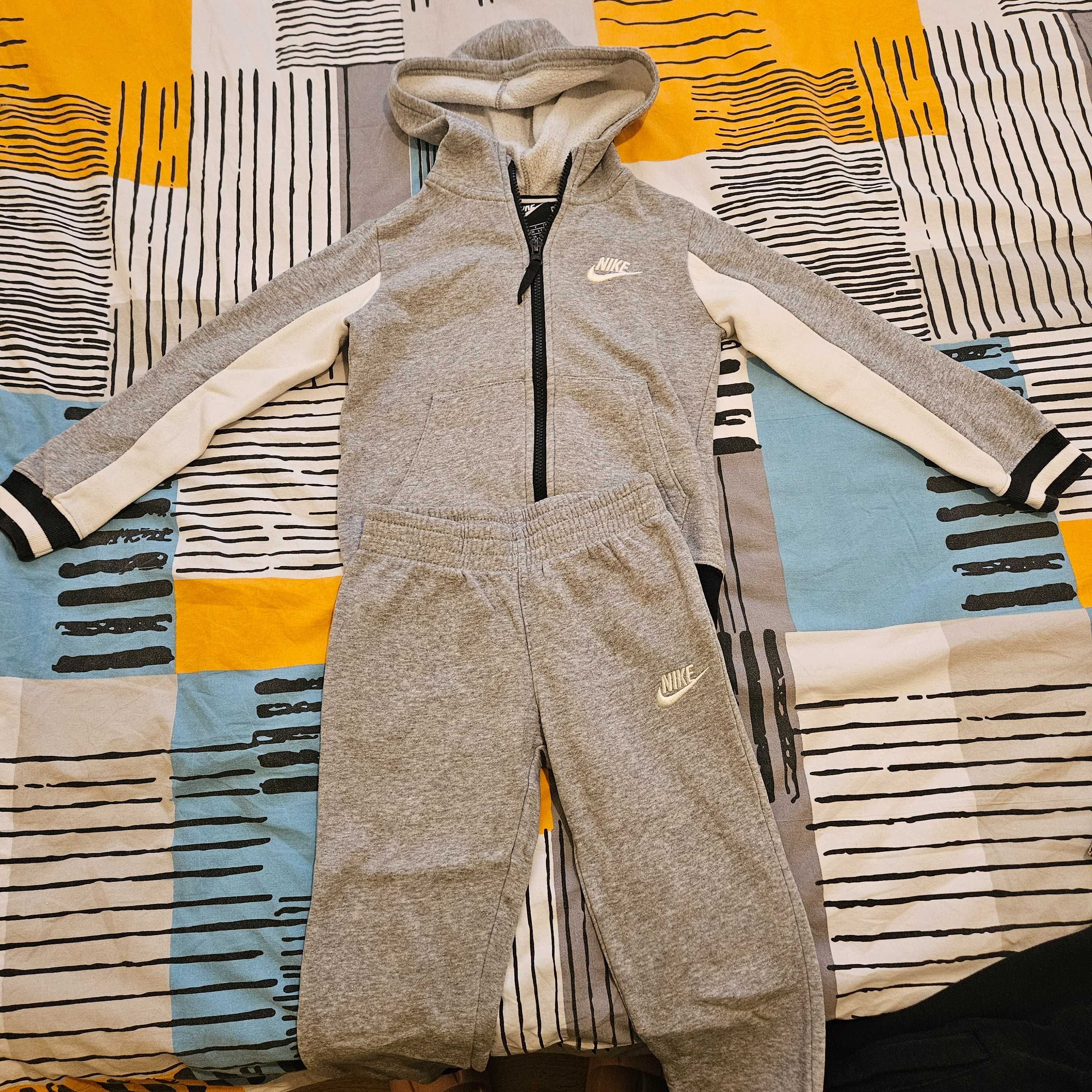 Екипче Найк 4-5 години гр. Варна Трошево • OLX.bg
