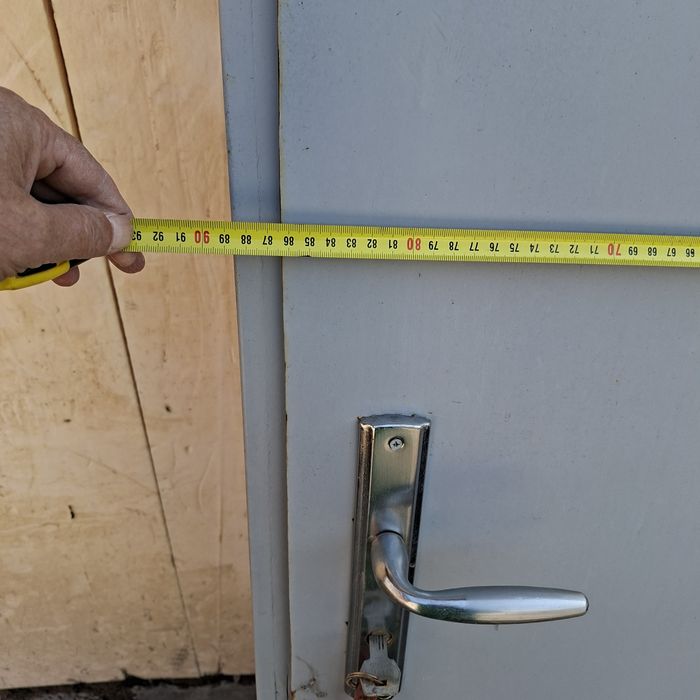 Продам железную дверь