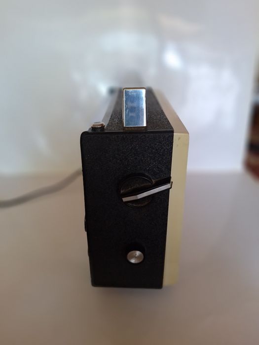 Продавам работещ ретро радио-транзистор VEF 204.