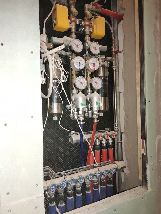 Слесарь сантехник