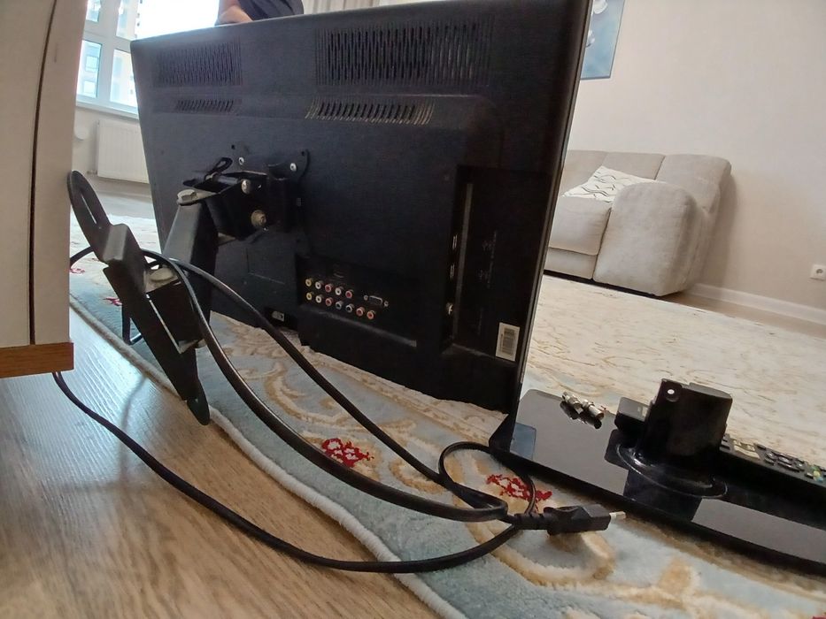 Телевизор Hisense в хорошем состоянии