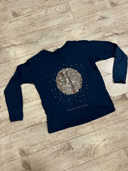 Детска блуза с обръщащи се пайети – забавление и стил