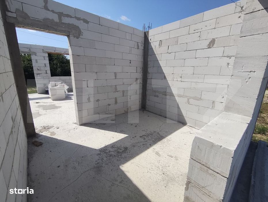 Casa de vanzare, la rosu, 3 camere, 90 mp, in Les