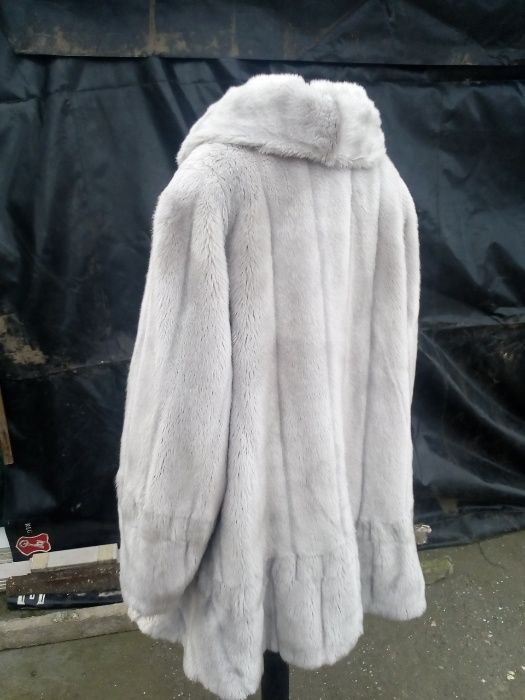 Елегантно дамско палто от еко кожа