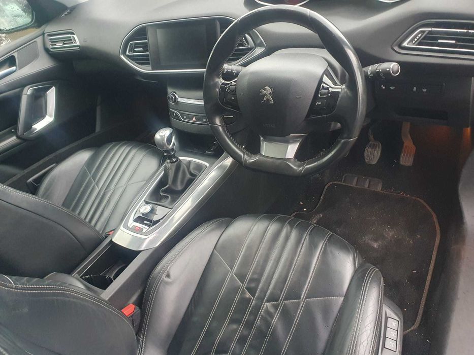 Dezmembrez Peugeot 308 1.6D 2014