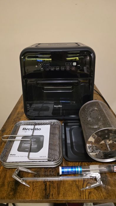 Airfryer Breville cu extra funcții de rotisare și deshidratare + cadou
