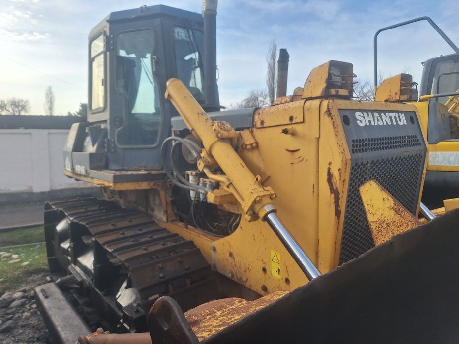 Shangtui sd. 16 buldozer