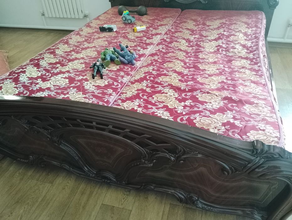 Продается двуспальная кровать