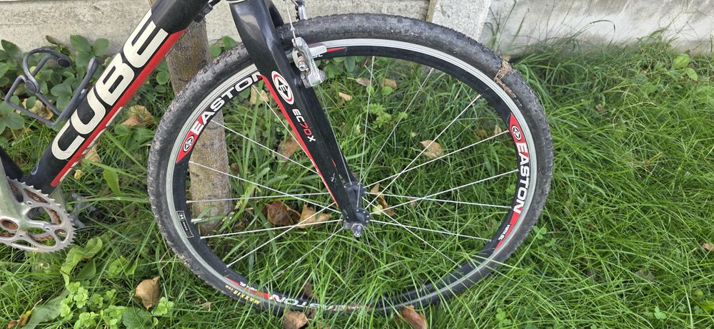 Bicicleta cursiera  CUBE  x race