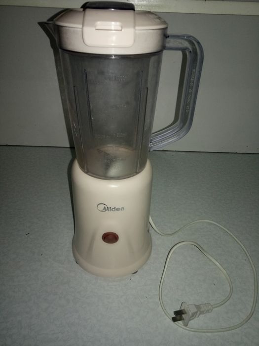 Продам блендер  Midea